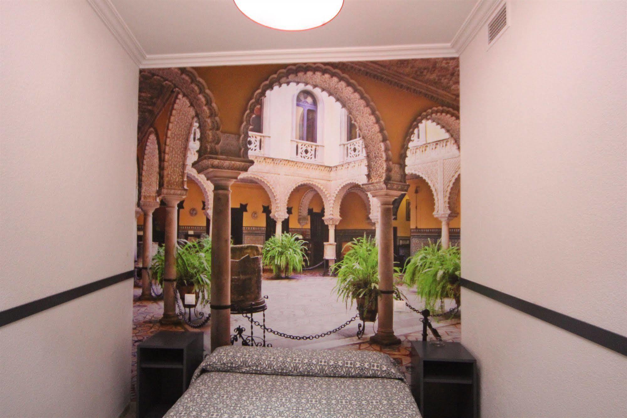 Hostal Paco'S Seville Ngoại thất bức ảnh